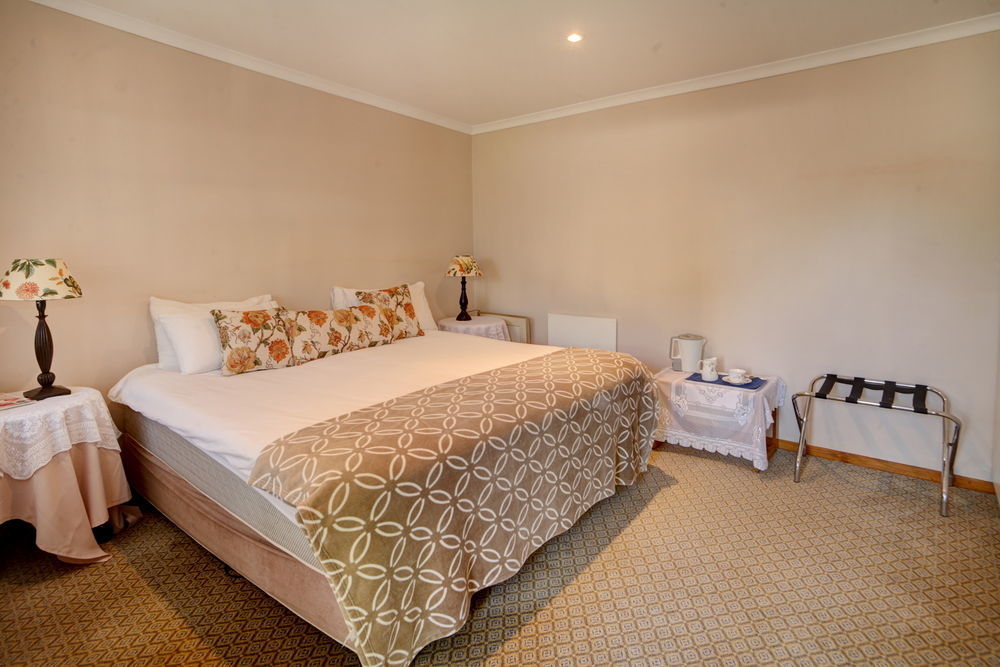 Outeniqua Travel Lodge George Bagian luar foto